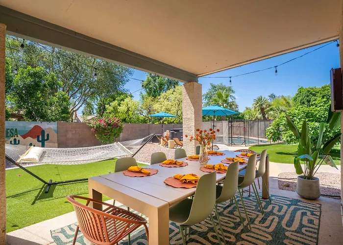 Desert Daze - A Fun-filled 5br Retreat - Sleeps 12 Holiday home *