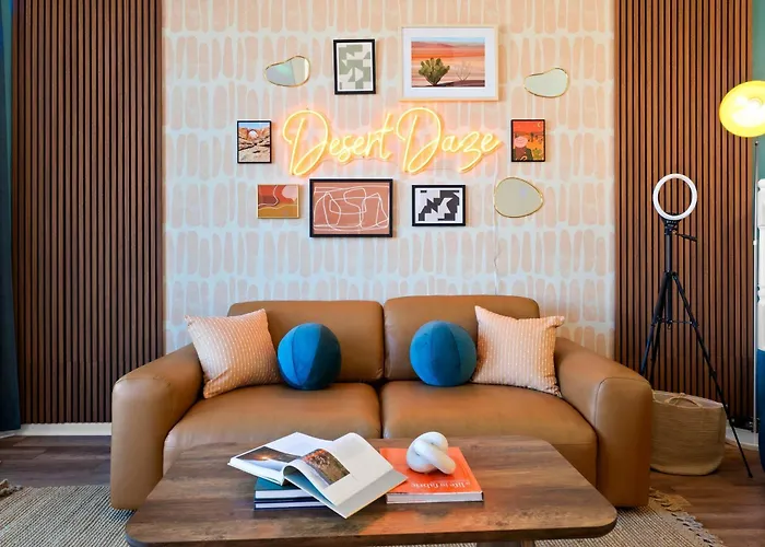 Holiday home Desert Daze - A Fun-filled 5br Retreat - Sleeps 12 *