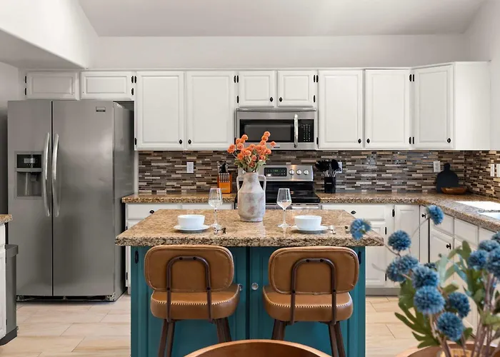 Desert Daze - A Fun-filled 5br Retreat - Sleeps 12 *