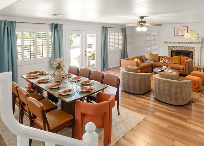 Desert Daze - A Fun-filled 5br Retreat - Sleeps 12 Holiday home *