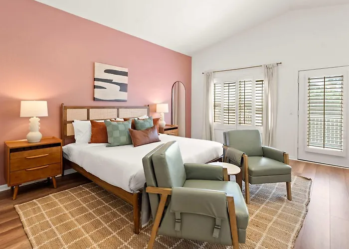 Desert Daze - A Fun-filled 5br Retreat - Sleeps 12 *