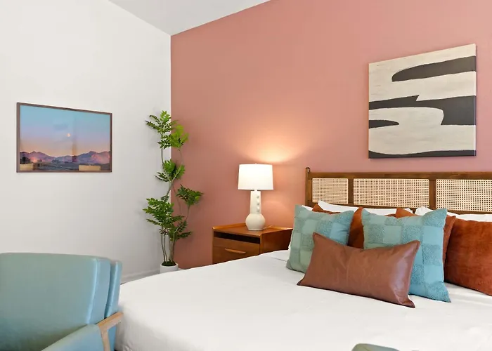 Desert Daze - A Fun-filled 5br Retreat - Sleeps 12 *