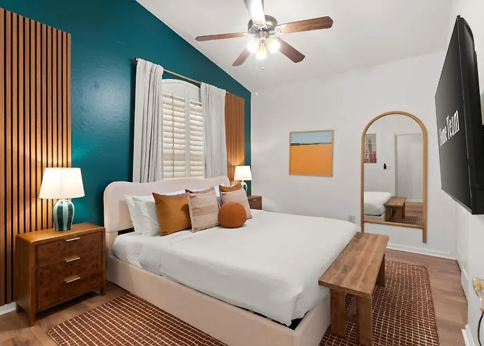 Desert Daze - A Fun-filled 5br Retreat - Sleeps 12 Holiday home