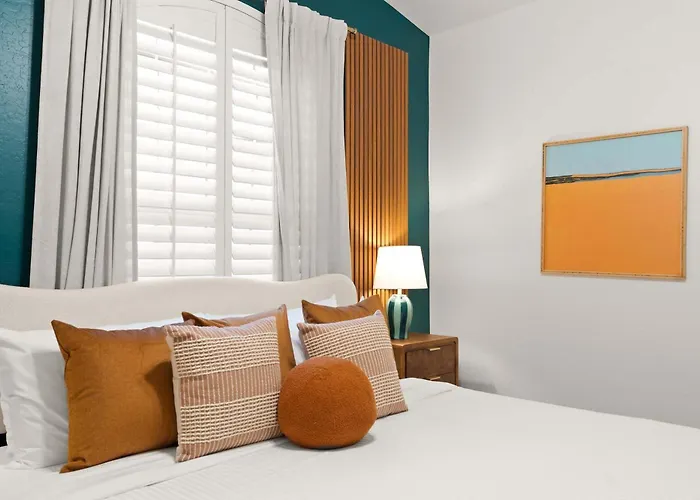 Desert Daze - A Fun-filled 5br Retreat - Sleeps 12 *