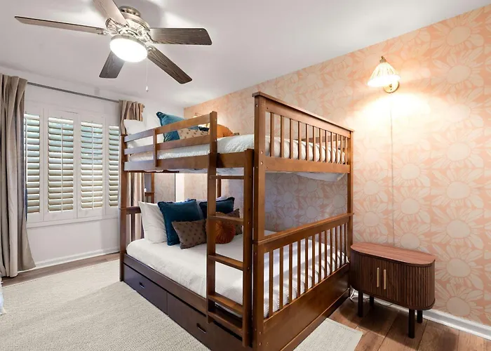 Desert Daze - A Fun-filled 5br Retreat - Sleeps 12 Holiday home