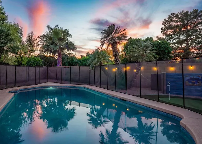 Desert Daze - A Fun-filled 5br Retreat - Sleeps 12 *