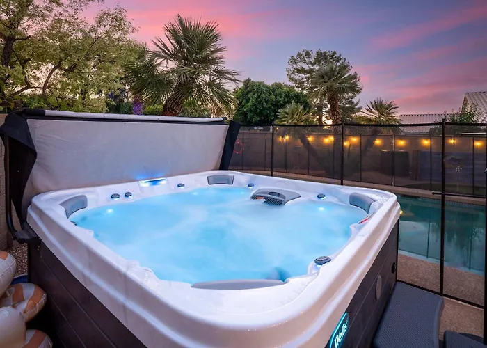Desert Daze - A Fun-filled 5br Retreat - Sleeps 12 Holiday home