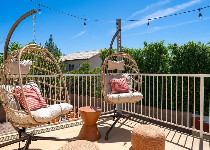 Desert Daze - A Fun-filled 5br Retreat - Sleeps 12