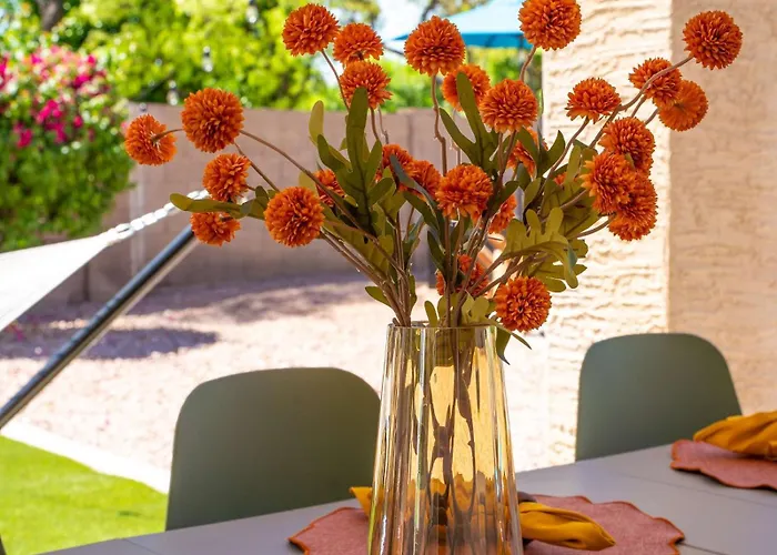 Desert Daze - A Fun-filled 5br Retreat - Sleeps 12 Holiday home