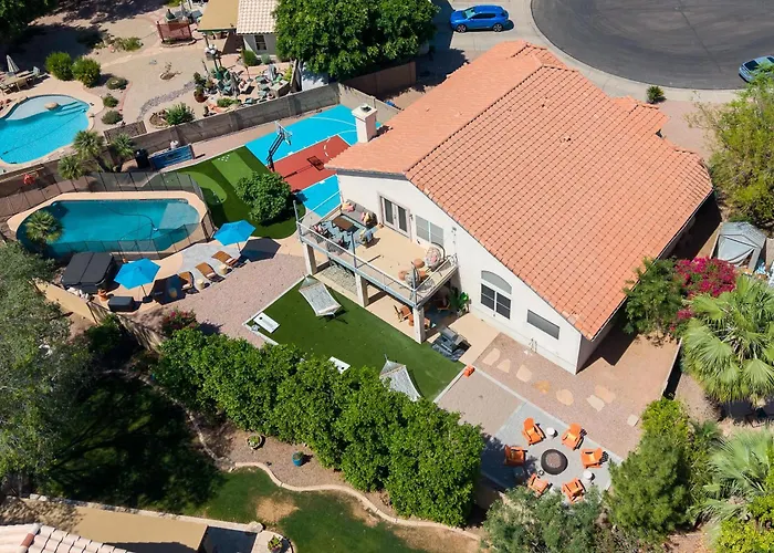 Desert Daze - A Fun-filled 5br Retreat - Sleeps 12 Holiday home